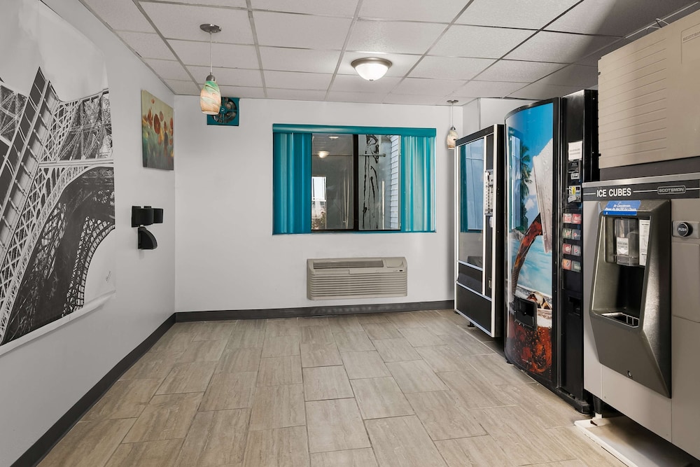Americas Best Value Inn Lincoln Airport - photo 29