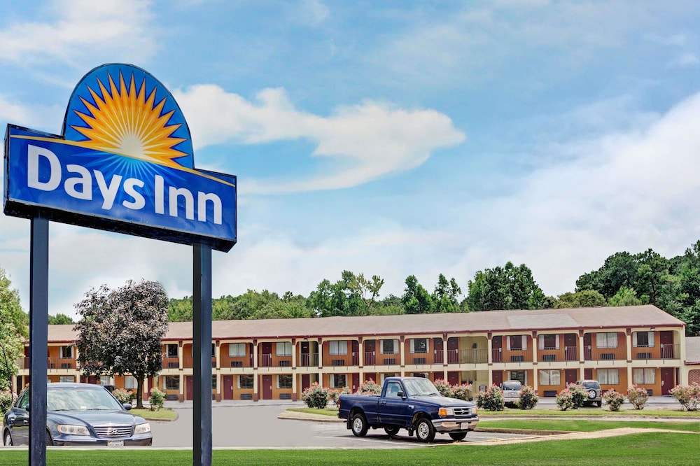 Days Inn by Wyndham Newport News - featured photo