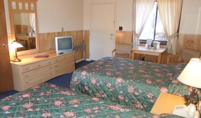 Woodlake Inn - photo 5