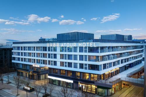 Atour Hotel Zhengzhou North Dragon Lake Financial Center in Zhengzhou, People's Republic of China