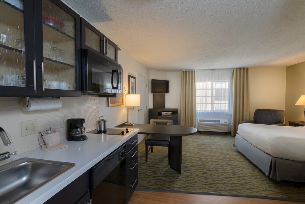 Candlewood Suites Rogers Bentonville - photo 10