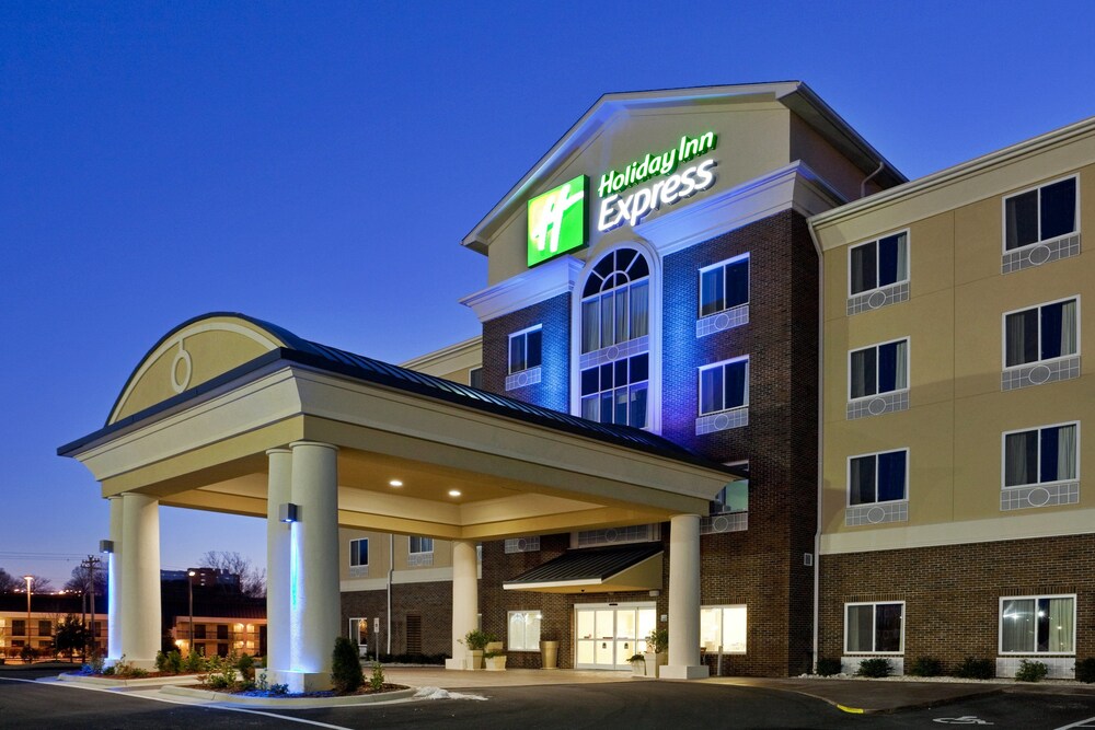 Holiday Inn Express Hotel and Suites Statesville by IHG - carbon neutral hotel in Statesville