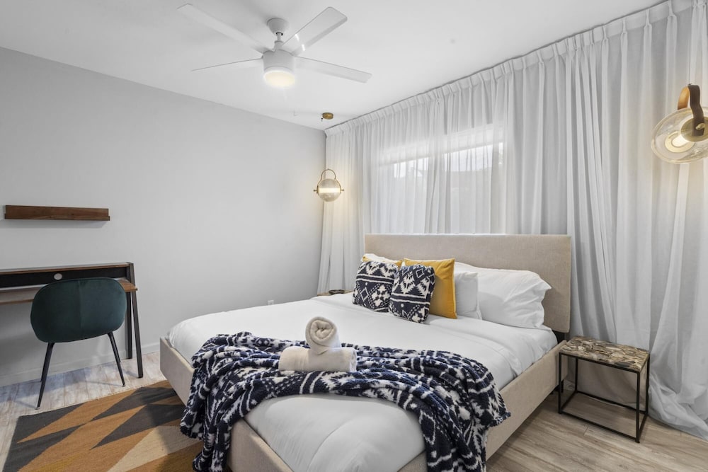 Mid Century Stunner By Homeslice Stays - photo 21
