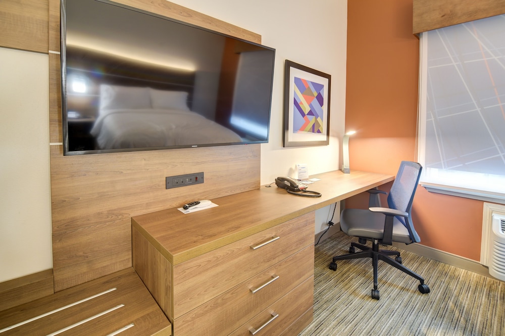 Holiday Inn Express & Suites Foley by IHG - photo 35