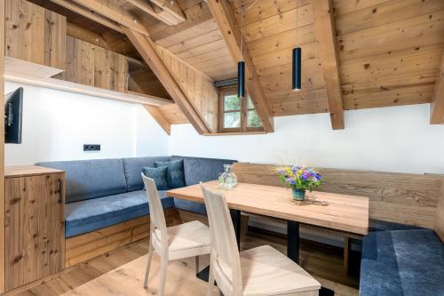 Apartments Perfila Falkenauge — 4-Star Luxury Hotel in Valdaora Di Mezzo, Italy