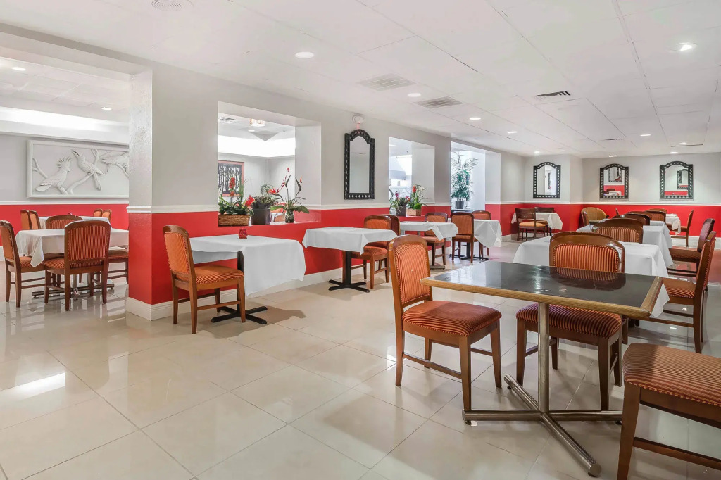 Clarion Hotel Orlando International Airport - photo 26