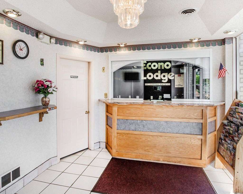 Econo Lodge McDonough South - photo 8