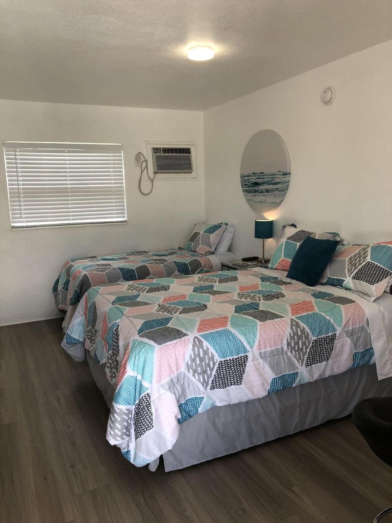 Sun Island Motel - photo 35