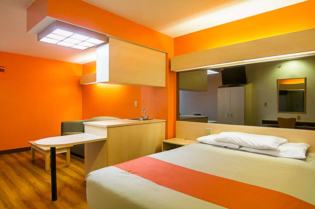 Motel 6 Sycamore IL - photo 10