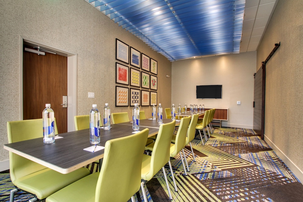 Holiday Inn Express & Suites Summerville by IHG - photo 47