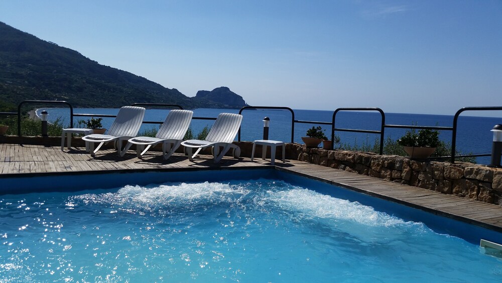 CH Exclusive Apartments — 4-Star Luxury Hotel in Cefalu, Italy