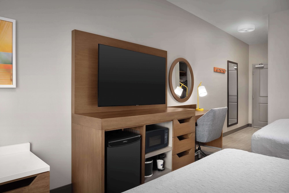 Hampton Inn & Suites Williston - photo 10