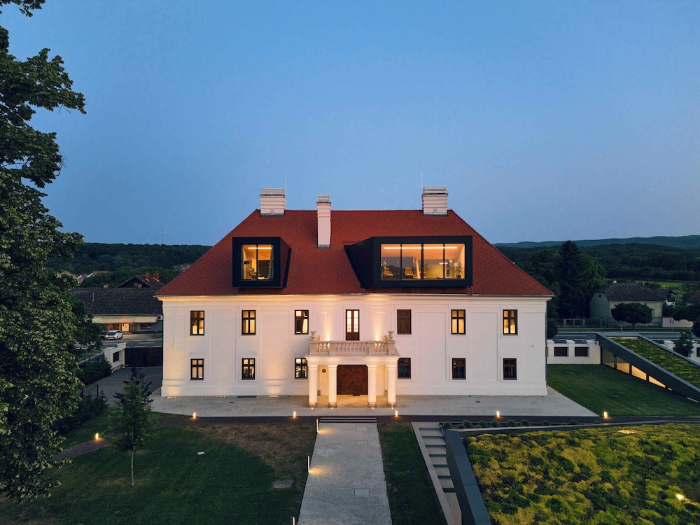 Heritage Hotel Kurija Mihalović — hotel in Fericanci