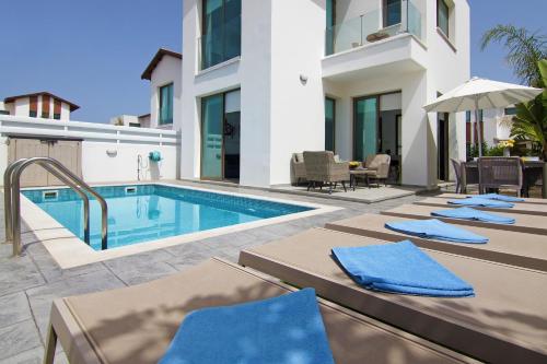 Villa Dina