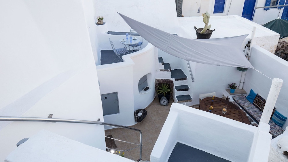 Mylopetres — Oia — photo 2