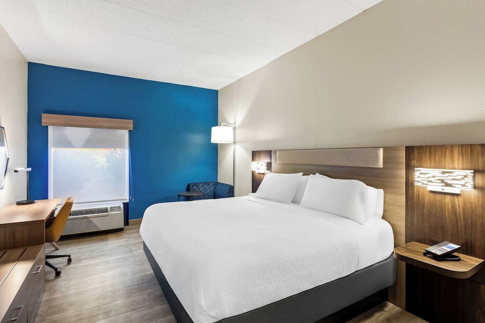 Holiday Inn Express Suites Charleston by IHG - photo 14