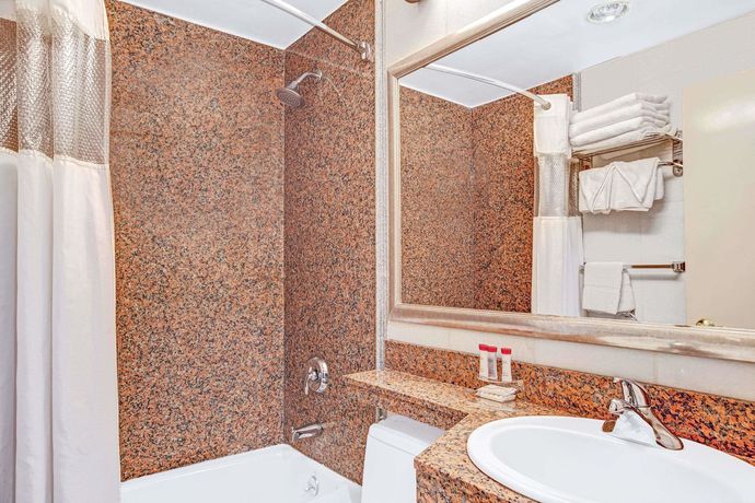 Ramada Jamaica Queens - photo 4