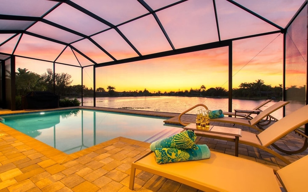 Villa Paradise — 4-Star Luxury Hotel in Cape Coral, United States