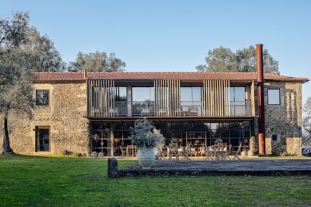 Terra Rosa Country House & Vineyards — 4-Star Luxury Hotel in Ponte De Lima, Portugal