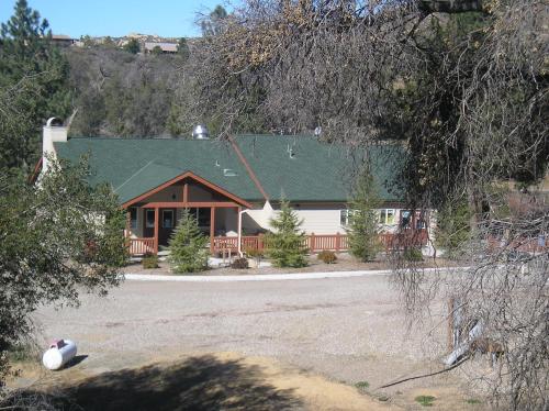 Oakzanita Springs Camping Resort Cabin 1 — Descanso