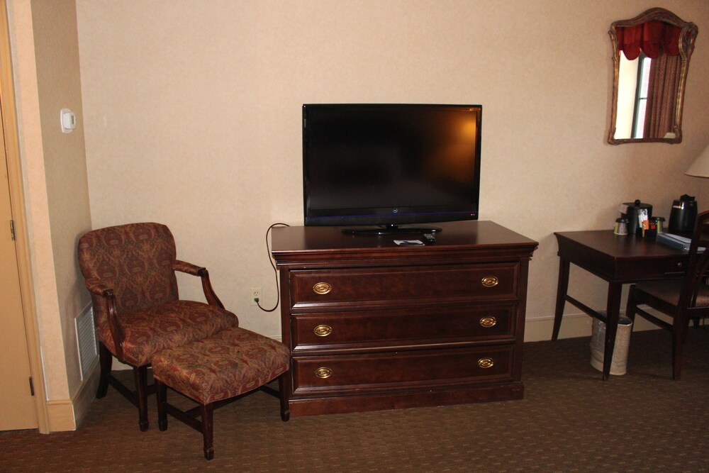 Roberts Riverwalk Urban Resort Hotel - photo 17