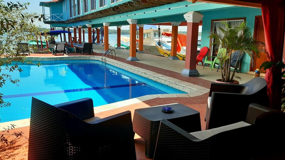 Hotel El Delfin - carbon neutral hotel in Livingston