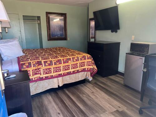 Town & Country Motel - featured photo