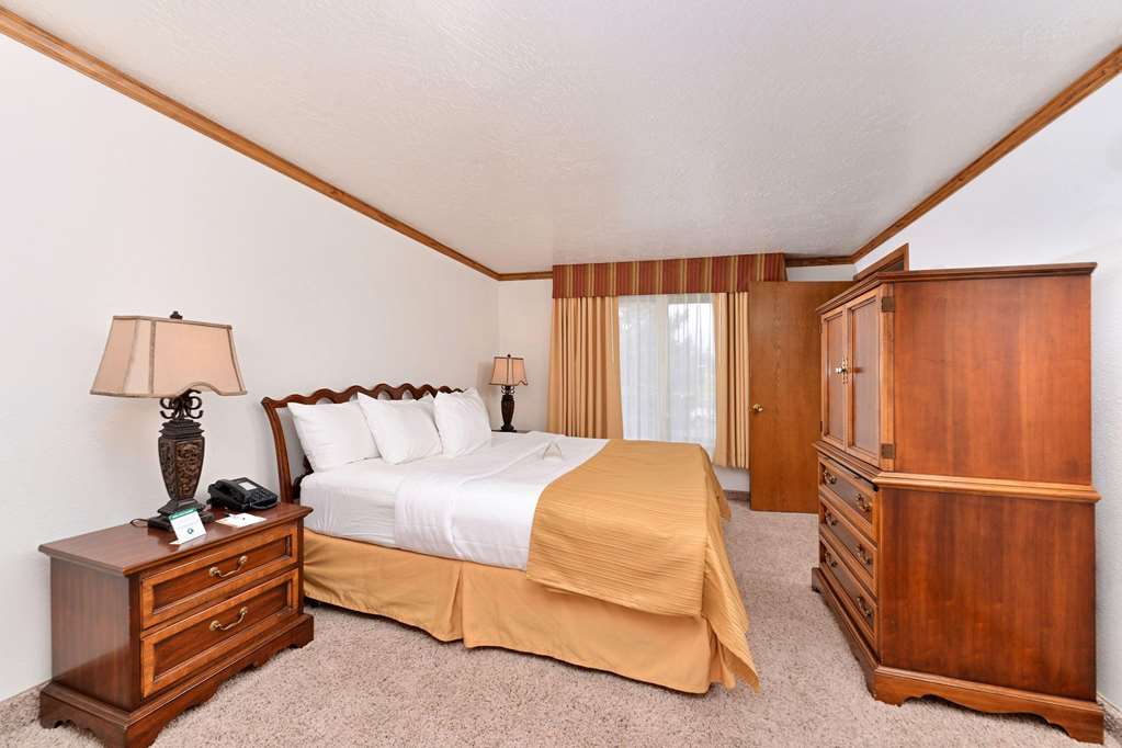 Quality Inn Vernal near Dinosaur National Monument - photo 8