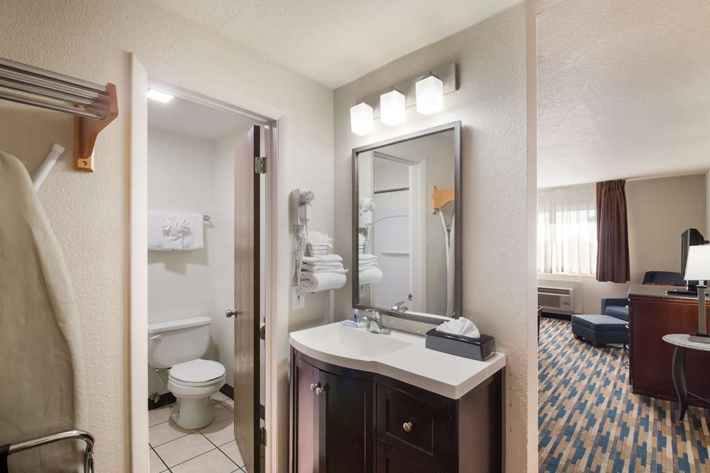 Rodeway Inn Fort Morgan - photo 17
