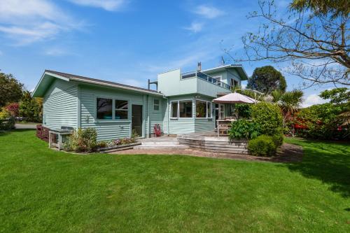Kapuka Paradise Wharewaka Holiday Home — 4-Star Luxury Hotel in Taupo, New Zealand