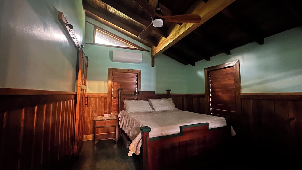 Howler Landing Vacation Rental — 4-Star Luxury Hotel in None, Belize