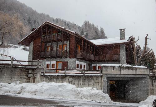 Chalet Bormio Terme — 4-Star Luxury Hotel in Bormio, Italy