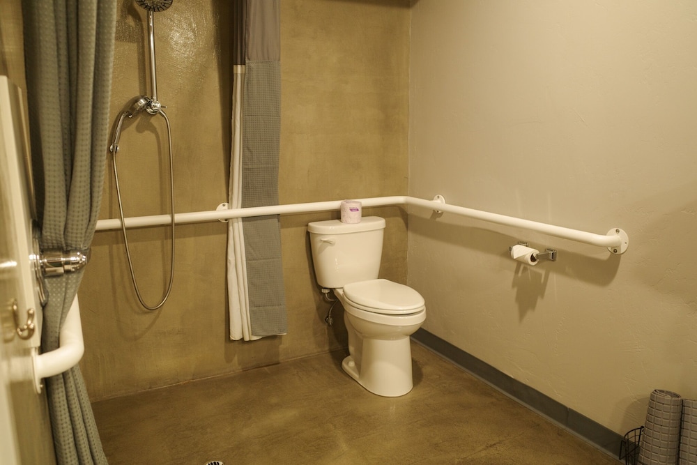 Americana Modern Hotel - photo 36