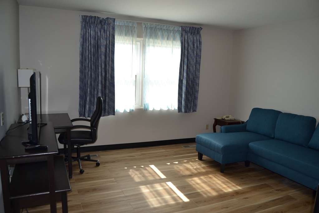 Days Inn and Suites by Wyndham Sikeston - photo 22