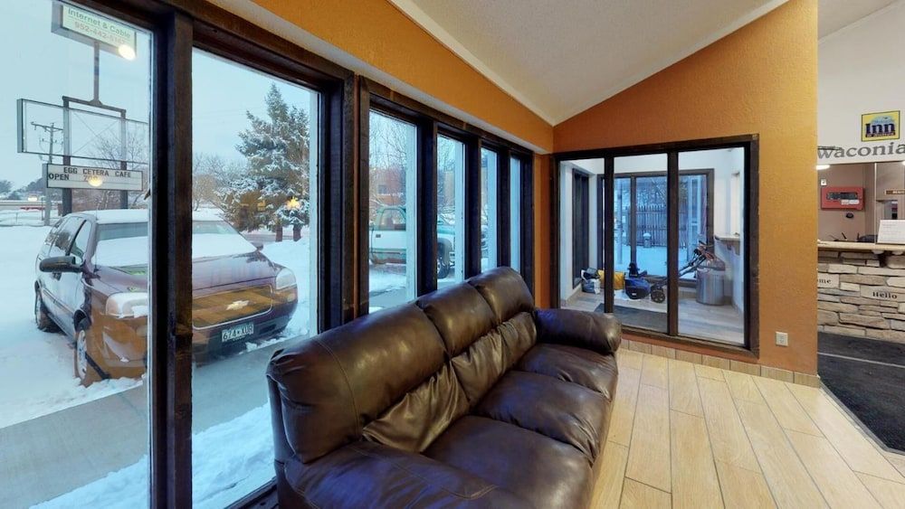 Waconia Inn & Suites - photo 20