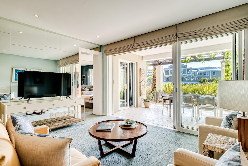 Secure 2bed Apartment in the Marina Carradale 002