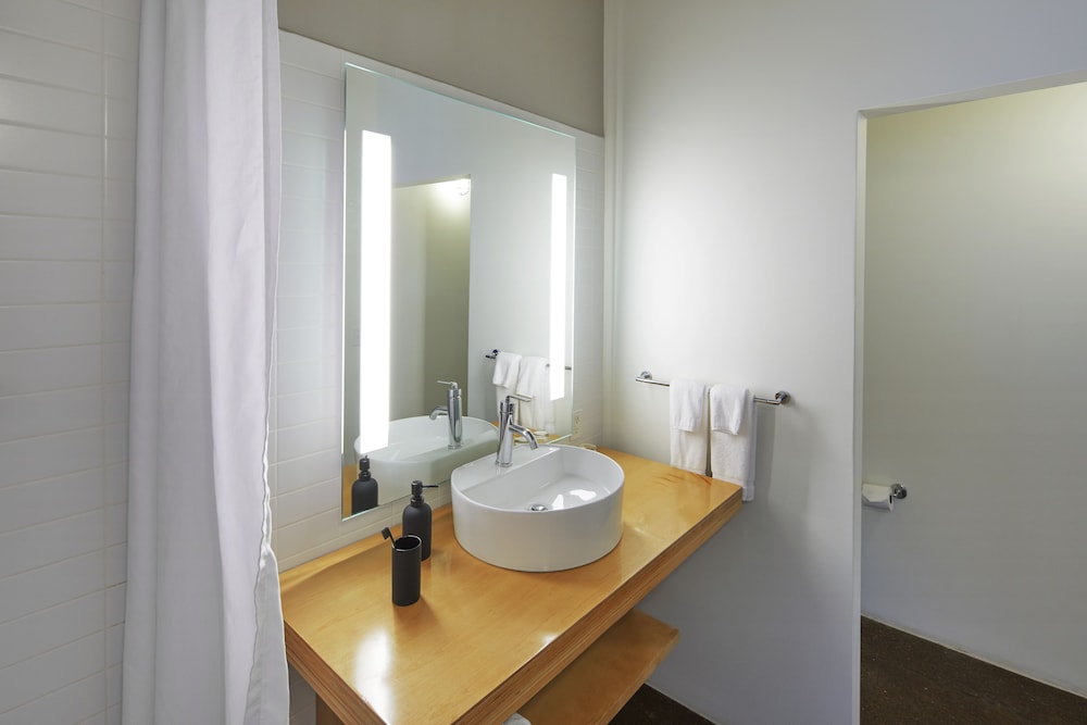 Canvas Hotel Dallas - photo 29