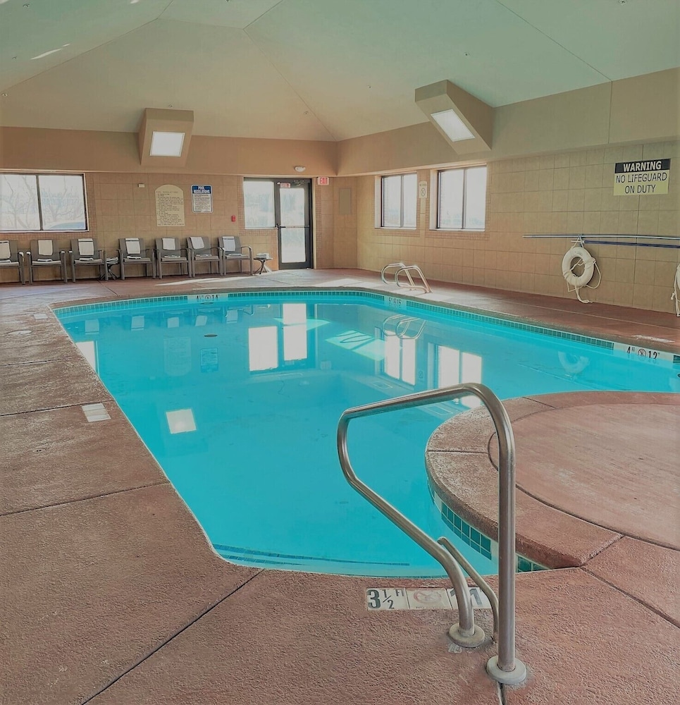 Holiday Inn Express & Suites South Lincoln by IHG - photo 52