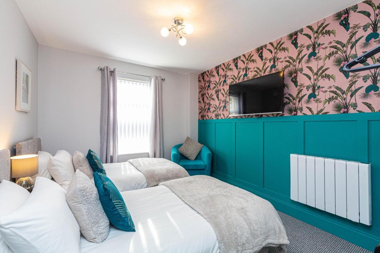 Beachfront Apartment 3 Bedrooms Sleeps 7 Gateway to the Lake District Newly Refurbished — 4-Star Luxury Hotel in Morecambe, United Kingdom