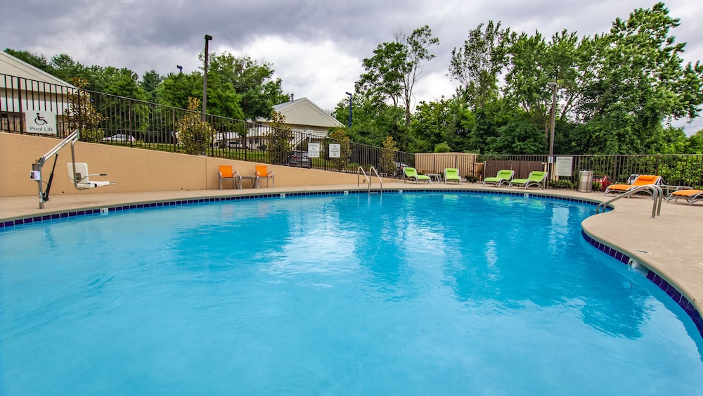 Holiday Inn Knoxville N Merchant Drive by IHG - photo 9