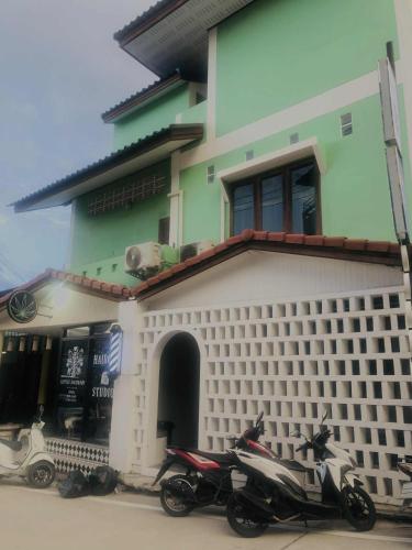 Bluegelatohousekohtao in Koh Tao, Thailand