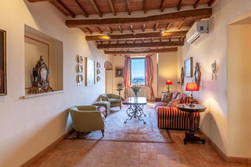 Town House Happy Life Cetona — 4-Star Luxury Hotel in Rome, Italy