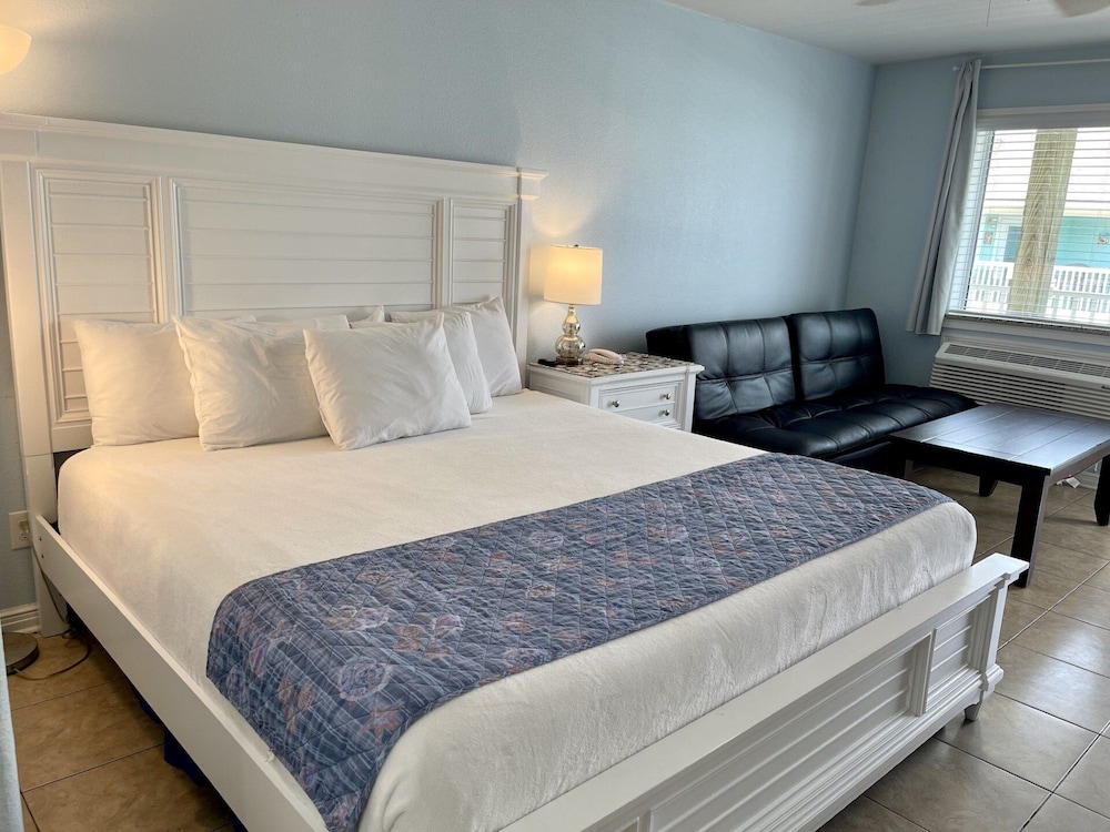 Beachgate Condo Suites And Hotel 437 1 Bedroom Condo - photo 2
