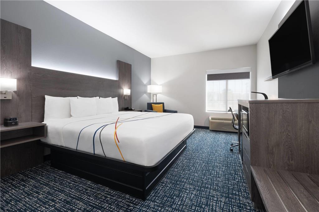 La Quinta Inn & Suites by Wyndham Muskogee - photo 21