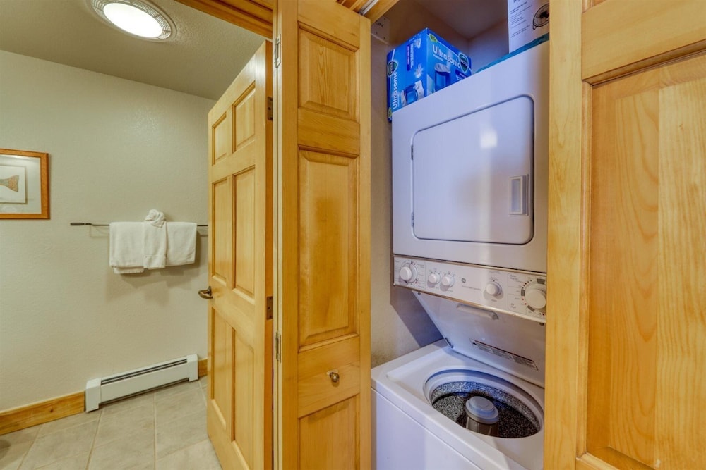 Charming Condo Nestled in the East Keystone Resort Neighborhood Shuttle to Ski Slopes Outdoor Pool and Hot Tub - photo 22