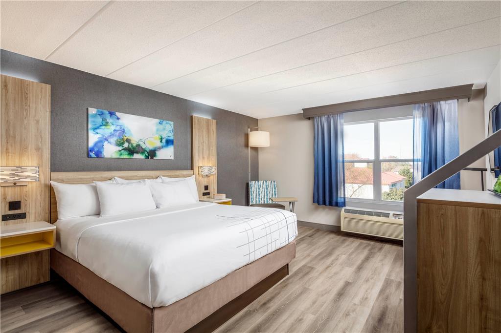 La Quinta Inn & Suites by Wyndham Lexington Park Patuxent - photo 10