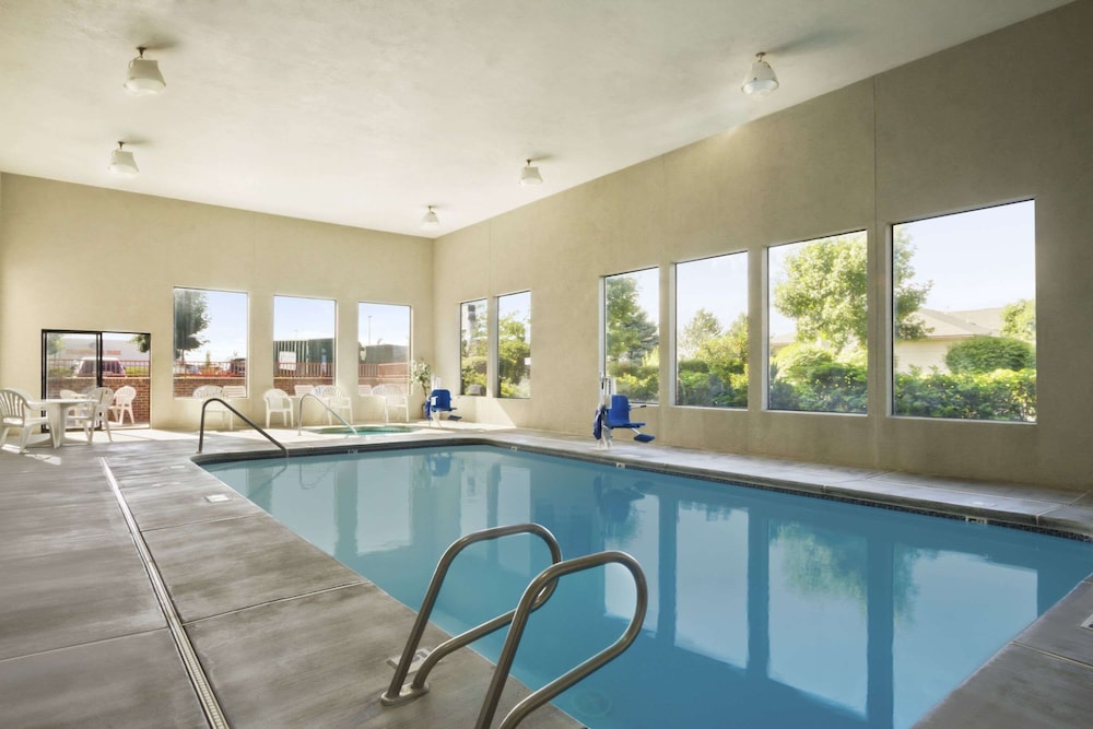 Super 8 by Wyndham Kennewick - photo 33