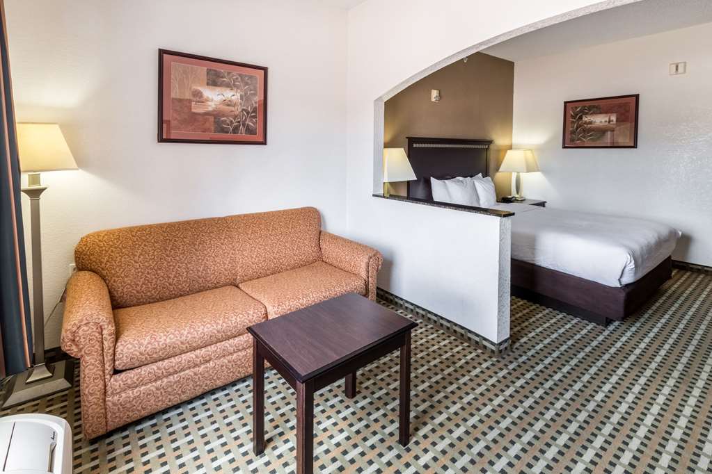 Quality Suites Burleson Ft. Worth - photo 14