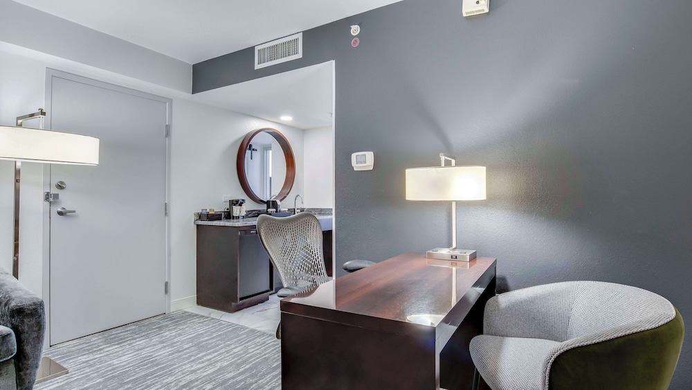 Embassy Suites Louisville East - photo 54