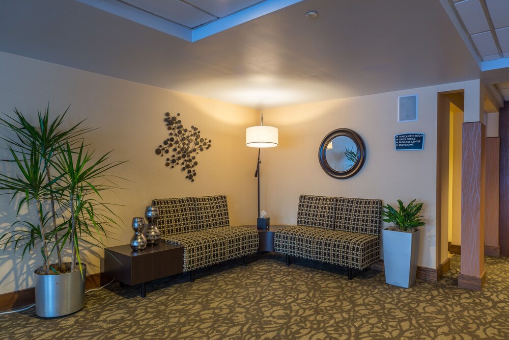 Ambassador Inn - photo 4